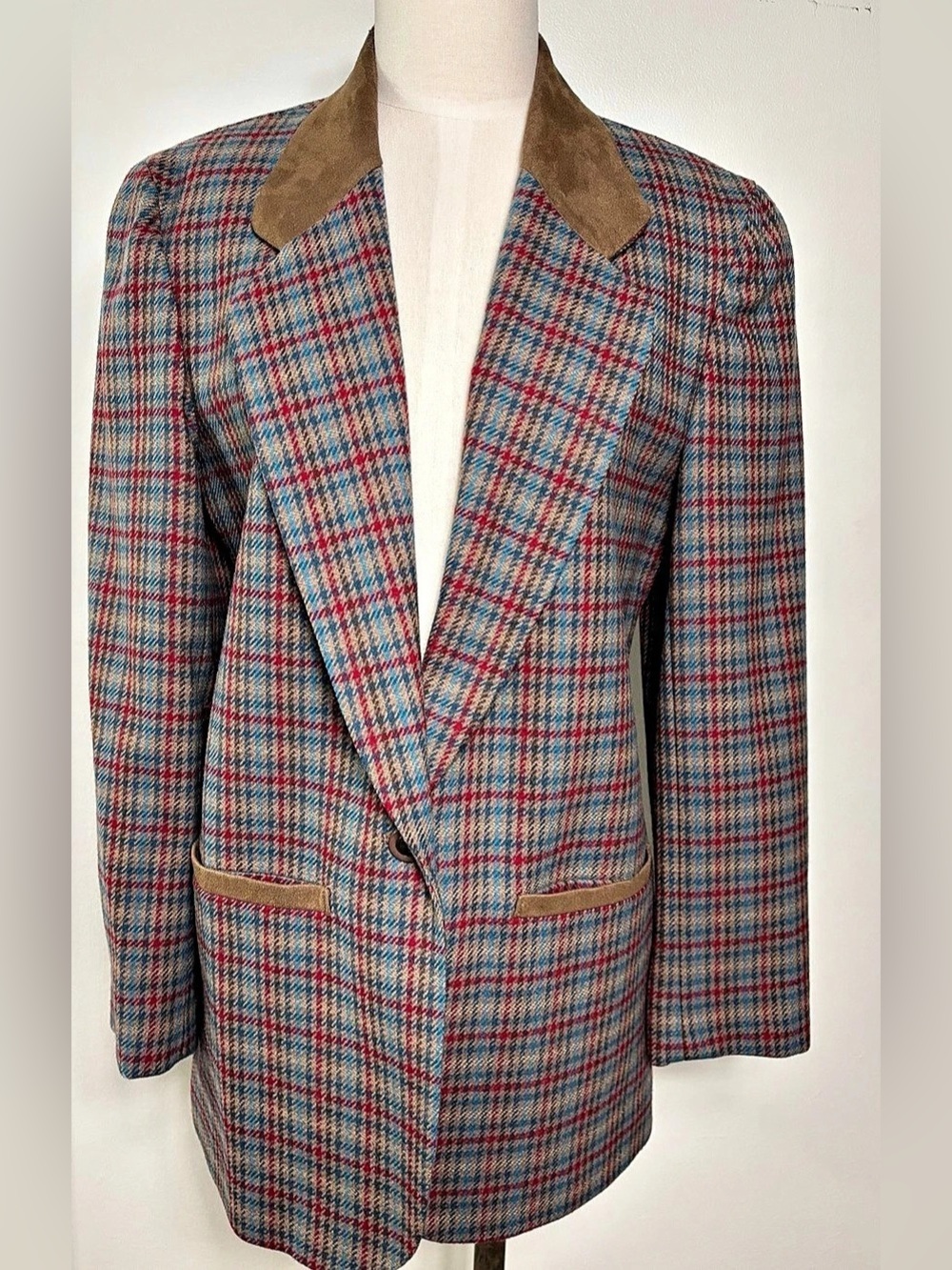Vintage Pendleton 100% Pure Virgin
Wool Plaid Blazer with Suede Trim
